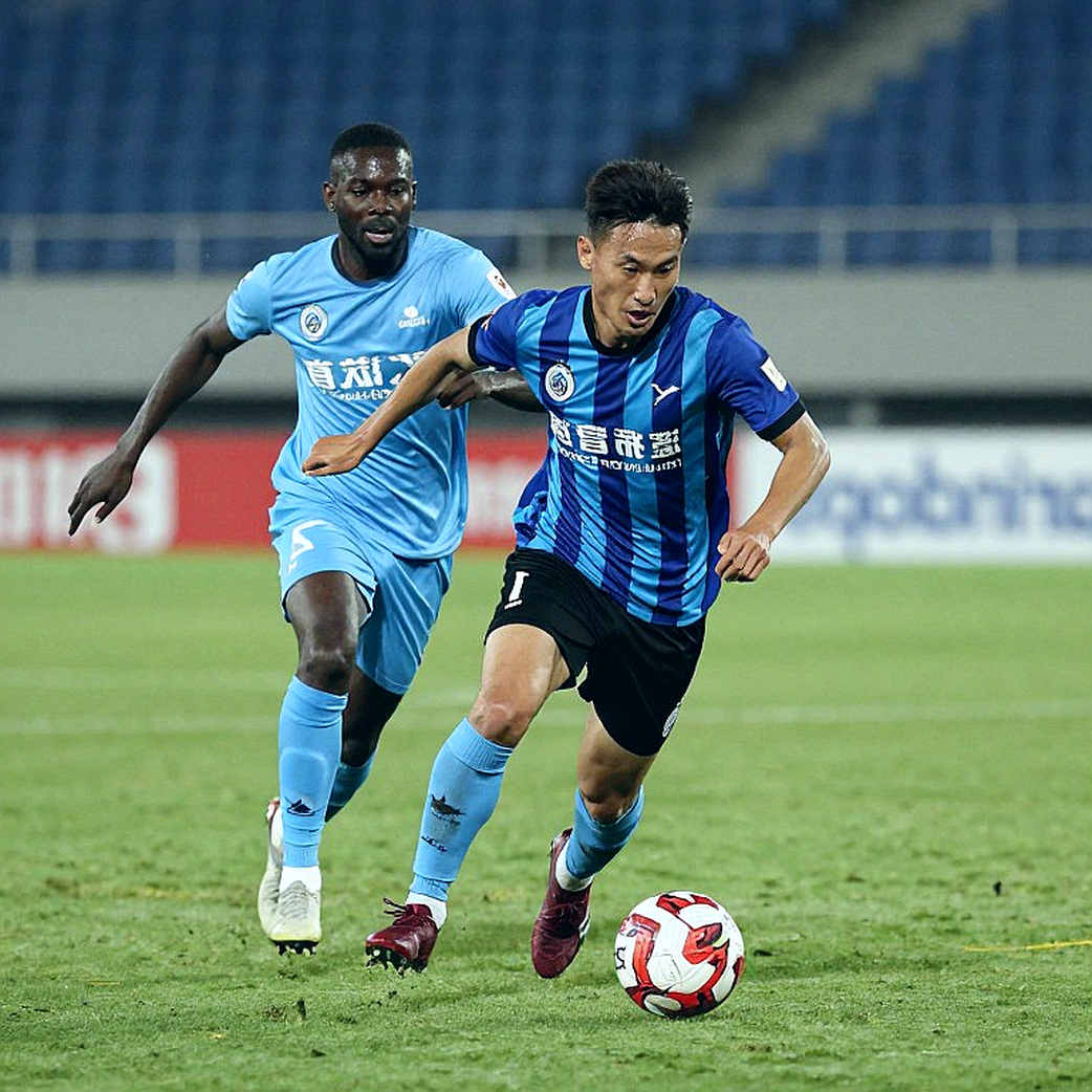 CAHN và Hà Nội FC: Khi dữ liệu bước vào phòng thay đồ, cảm xúc phải ra khỏi cửa sổ
